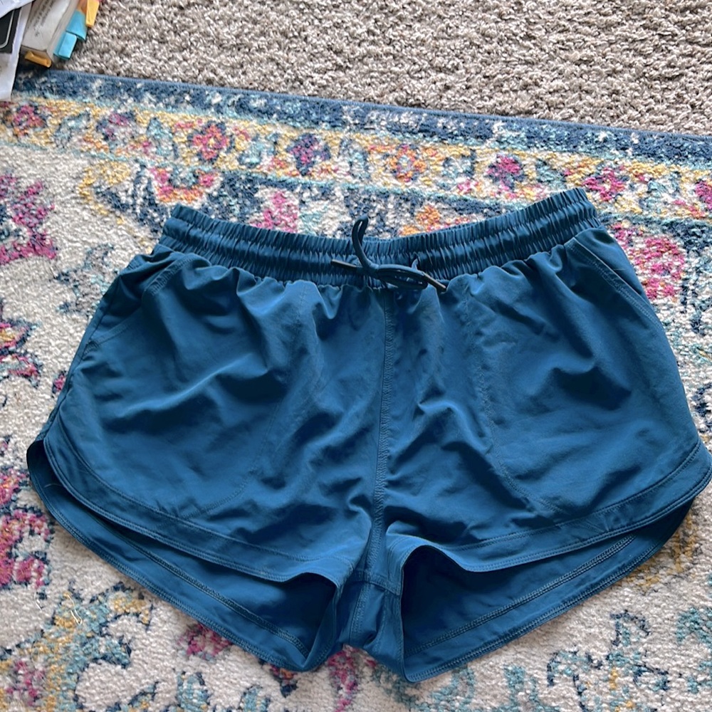 •prana running shorts LG•